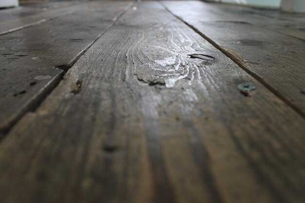 Устранение трещин и повреждений на ламинате