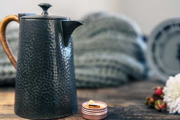 Чем убрать накипь в чайнике