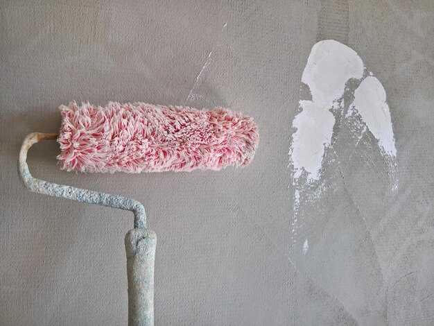 Как красить стены водоэмульсионной краской без разводов валиком