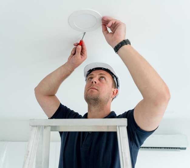 Как вытащить лампочку с натяжного потолка